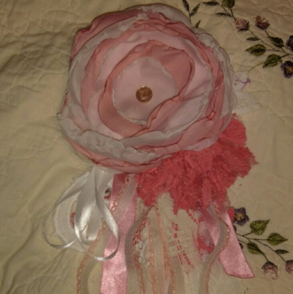 Flower accessories $10-$30 depending on size, time, and materials used! ๐ธ - Picture 9 of 9
